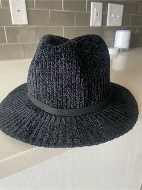 Roxy Black Ribbed Knit Fedora with Slim Band